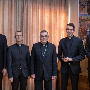 Kardinal Bozanić ovogodišnjim đakonima uručio prve dekrete